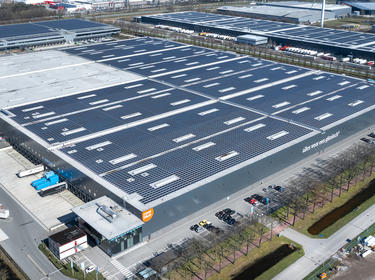 Solar Panels on the roof of a large warehouse